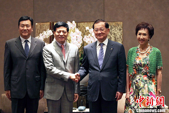 謝伏瞻（左二）拜會中國國民黨榮譽主席連戰