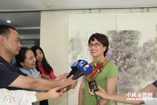 劉蓉鶯女士接受媒體採訪。