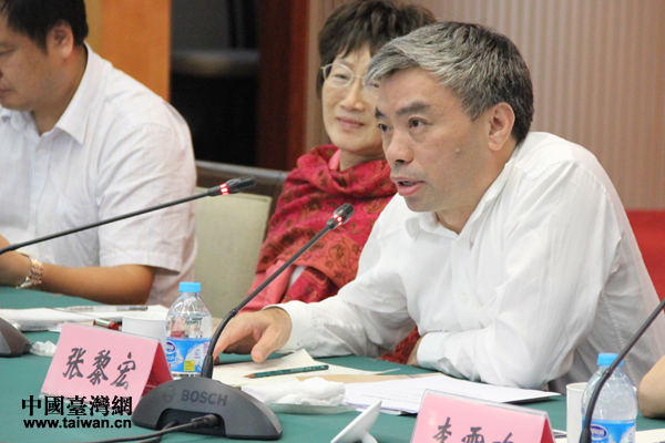 國臺辦研究局副局長張黎宏出席座談會並講話。