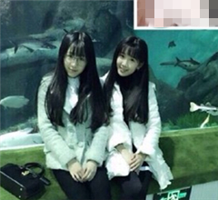 網友追捧“福州最美雙胞胎” 穿校服拍照懷念