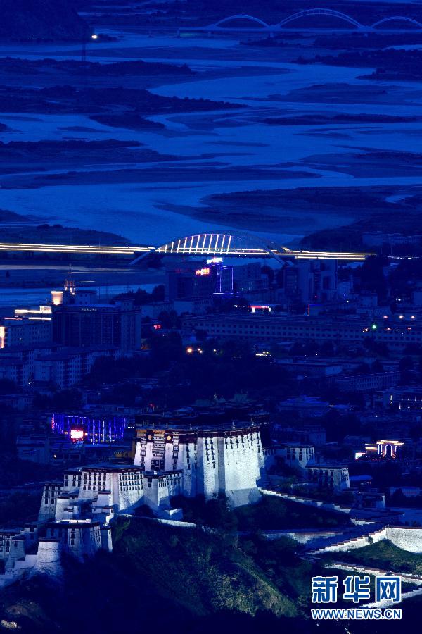 （輝煌50年�大美新西藏）（1） 拉薩：高原上的“不夜城”