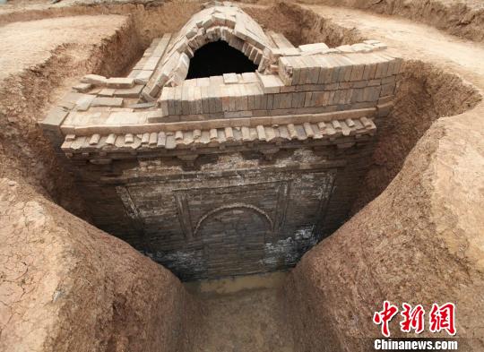 北方磚雕墓首現南京禦林軍統制夫婦合葬布五色石陣