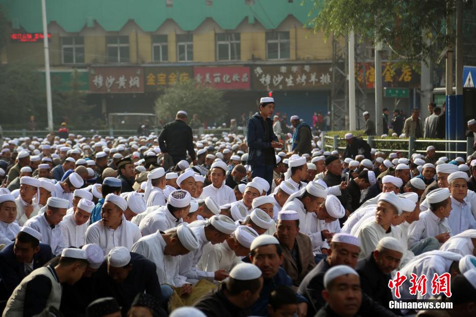 青海西寧逾15萬穆斯林民眾會禮 喜迎古爾邦節