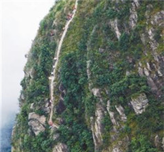 “廣東第一險峰”對遊客開放 500米天梯直通山頂