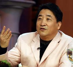 相聲演員姜昆在美被起訴 “珍寶幣”總部被查封