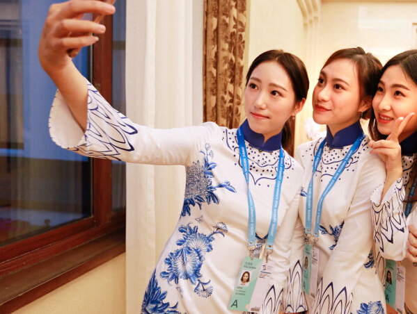 世界網際網路大會將在烏鎮開幕 志願者穿青花瓷旗袍亮相（組圖）