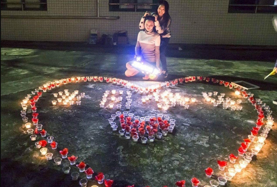 廣州女大學生過生日幾百蠟燭擺一地 網友:吹多久