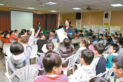 馬英九夫人低調赴鄉村小學為學童講三國故事（圖）