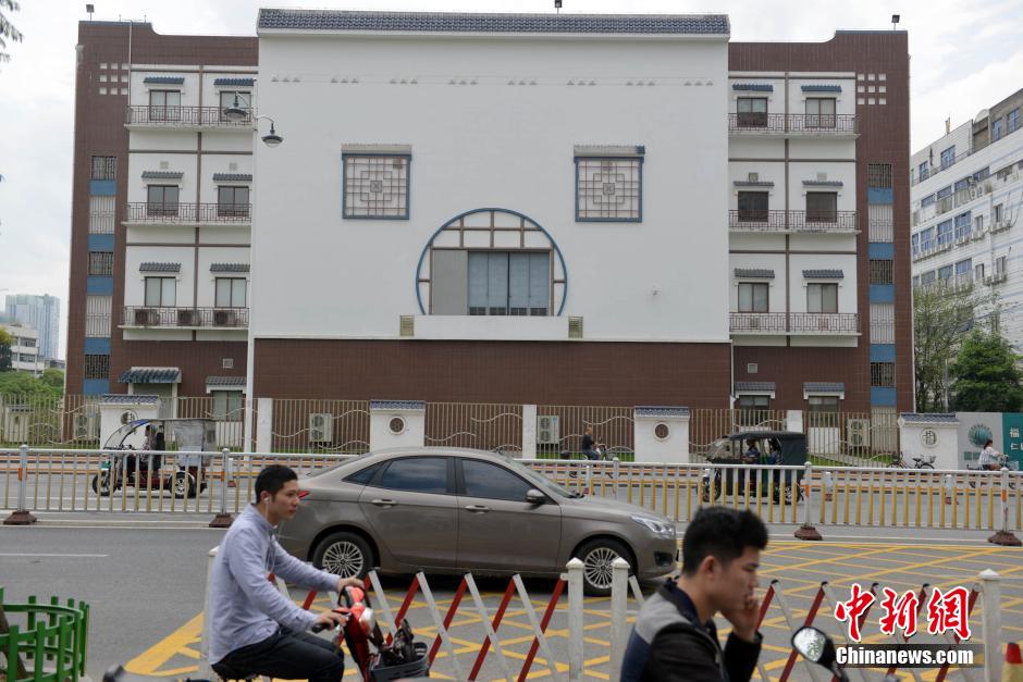 福州“囧樓”吸引眼球 網友戲稱為“最囧建築”