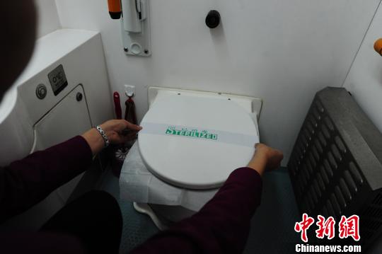 丝路旅游列车厕所实行星级酒店标准 一客一消毒