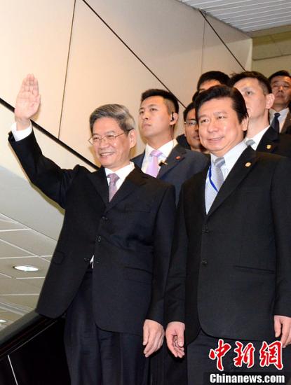 國務院臺灣事務辦公室主任張志軍（左一）抵達臺灣桃園機場
