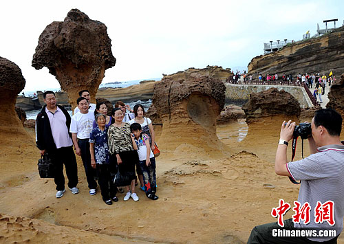 大陸游客在臺灣野柳地質公園