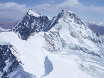 兩岸高校學生登頂西藏啟孜峰 征服海拔6206米