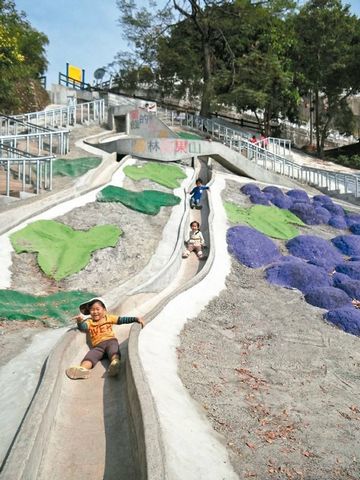 3條滑道全長70米臺灣最長“幸福溜滑梯”重新開放
