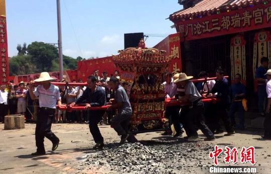 兩岸民眾廈門參加保生大帝聖駕巡安