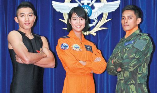 臺軍拍俊男美女月歷助募兵:都很美,但不是花瓶