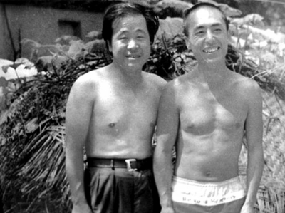莫言、張藝謀光膀子合影 莫言、張藝謀光膀子合影