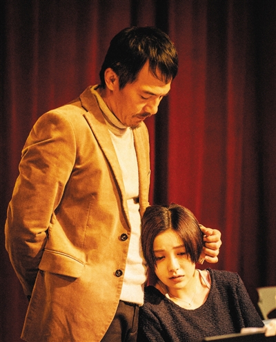 塑造衝突與情感如此強烈的人物,戴立忍與郭採潔的表演都經受住了考驗。 塑造衝突與情感如此強烈的人物,戴立忍與郭採潔的表演都經受住了考驗。