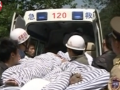 實拍救援現場：骨折傷者哭著被抬進救護車