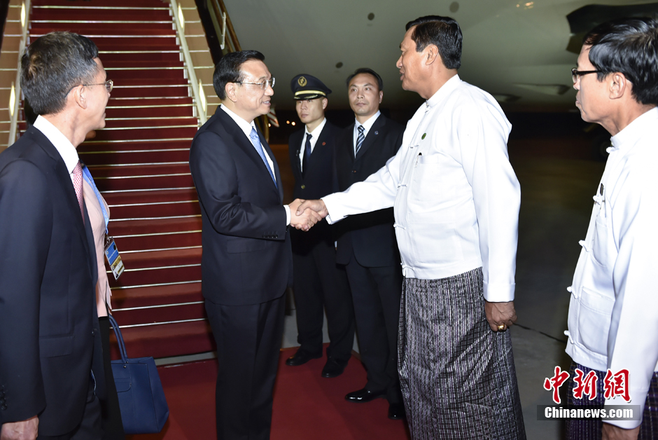 東亞峰會領導人著緬甸服裝照“全家福”