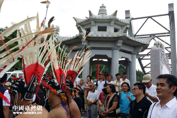 臺灣媽祖聯誼會和火山橋當地民眾為張志軍舉行隆重歡迎儀式