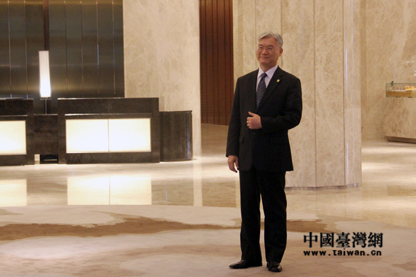 臺灣陸委會主委，在張志軍抵達前于飯店大廳迎候。（台灣網 陳佳慧攝）