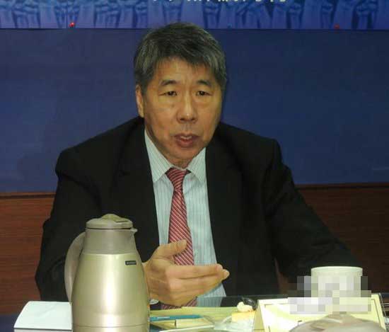 臺大教授張亞中認為，面對日本戰爭責任與領土問題，兩岸應簽署和平協議後共同應付