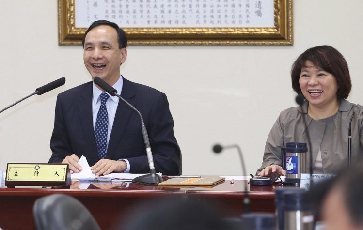 朱立倫（左）若確定參選，國民黨副主席黃敏惠（右）被推測是搭配人選。（臺灣聯合報係資料圖）