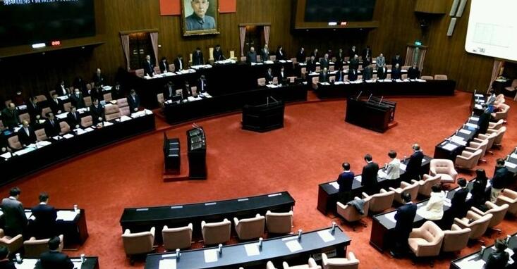 臺灣新一屆“立法院”開議前為南臺灣地震默哀。（圖/《聯合晚報》）