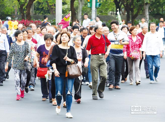 臺媒:當局再不解決陸客減少問題 業者將上街頭抗議