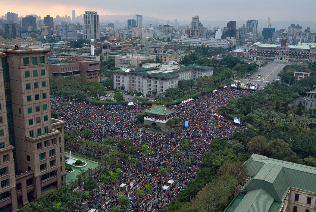 臺灣挺同團體辦音樂會 約25萬人到場力挺婚姻平權