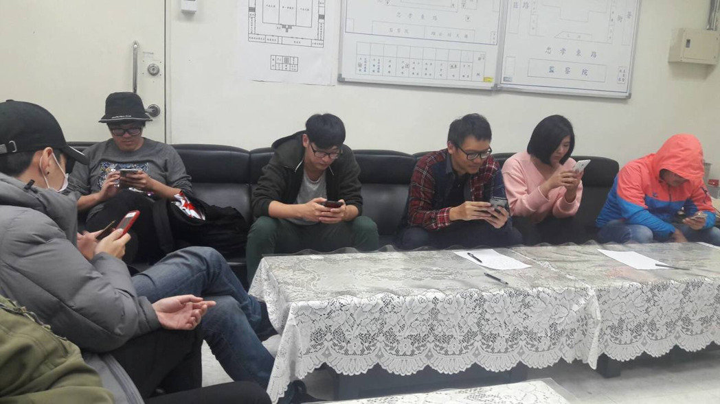 國民黨黨工自救會衝進行政機構 9人遭留置