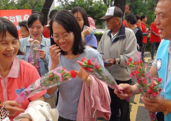 　　國民黨主席選舉倒數6天選情升溫，6位候選人訴求團結