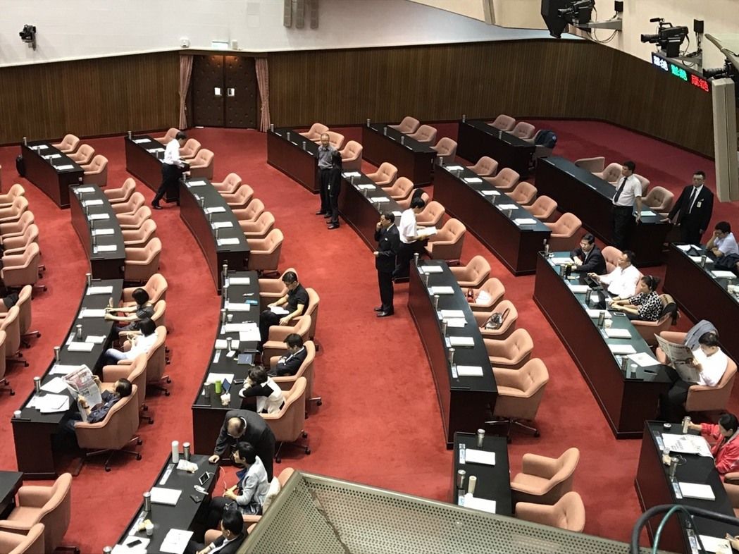 臺媒：民進黨爭議法案埋頭硬幹 遲早失民心