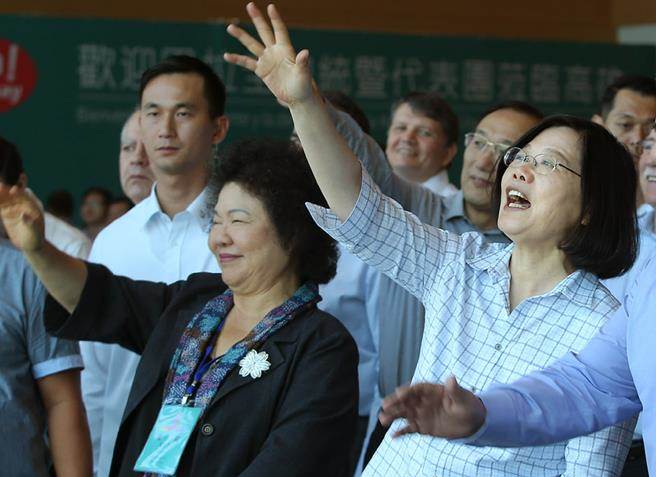賴清德、陳菊滿意度大幅下滑 綠營政治明星光環褪色