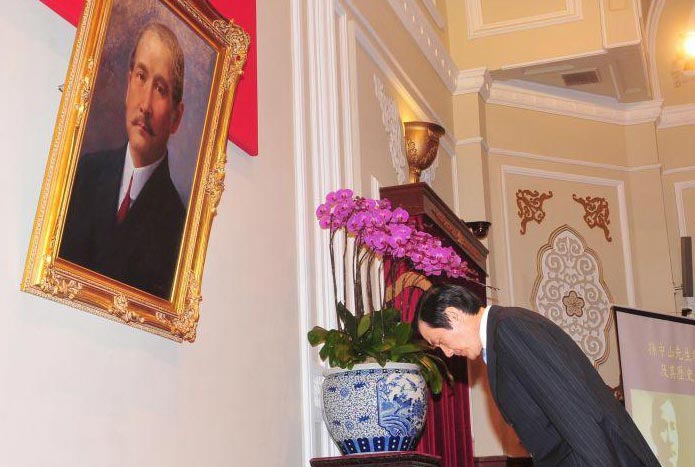 馬英九作為國民黨主席，到南京拜祭總理先生天經地義、理所當然、無可非議。“習馬會”或可因此順理成章