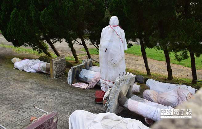 臺南市遭拆除的蔣介石銅像