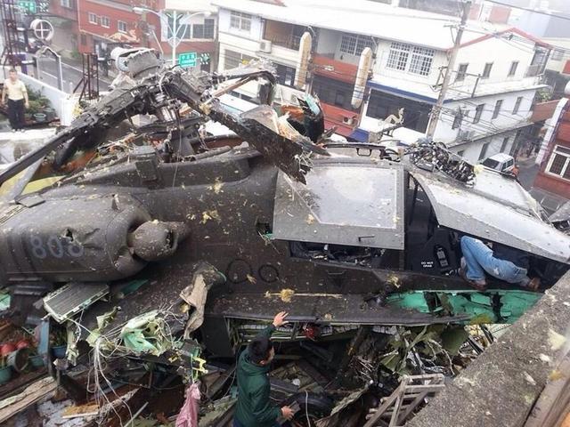 臺軍4月發生阿帕契直升機墜毀意外，當時桃園龍潭有4戶民宅受到波及