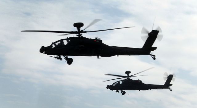 臺軍所購阿帕奇攻擊直升機第4批預計8月底抵臺