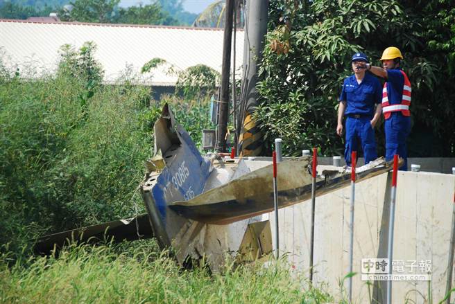 臺灣雷虎小組AT-3教練機訓練擦撞墜毀