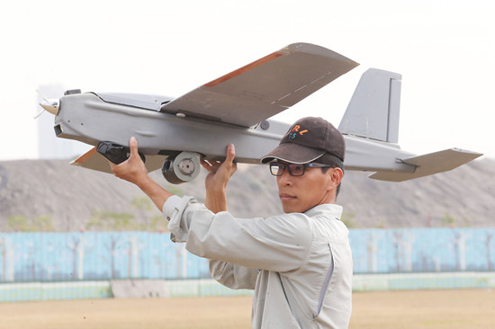 臺灣研發小型無人機 無需跑道手擲起飛