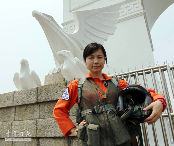 臺軍史上即將誕生的首位主力戰機女飛行員，便裝外形靚麗，宛如鄰家少女一般