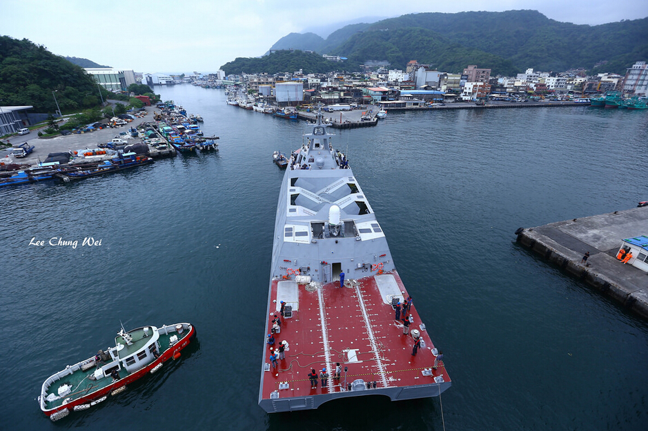 臺灣雙體隱身艦進行全速測試