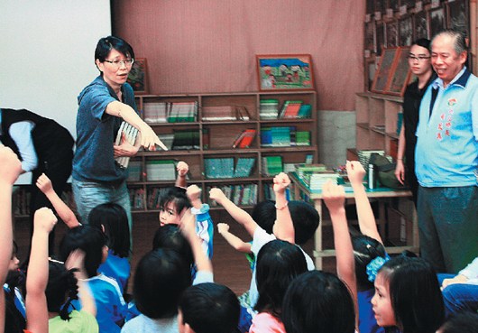 馬英九夫人為小學生講故事學童求她再來（圖）