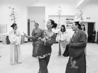 漳浦剪紙、竹馬戲為臺胞送新年祝福(圖)