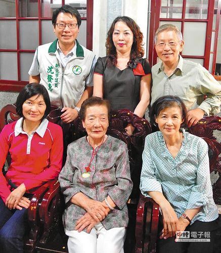 103歲老人天天讀報培養出醫生世家（圖）