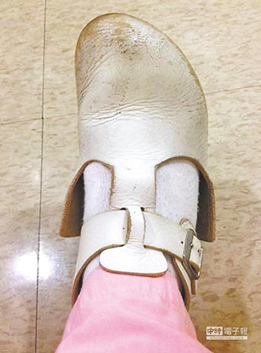臺灣護士發起解放白色護士鞋運動抗議醫院潛規則