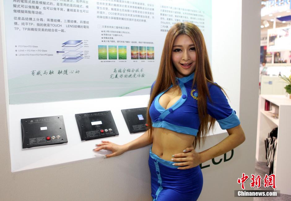 2014台北國際電腦展開幕 眾多辣妹吸引眼球