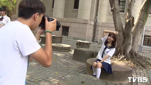 團隊拍攝臺灣高校女生制服年鑒 記錄萌俏麗