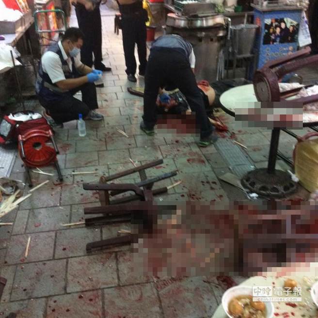 新竹市城隍廟驚傳砍人事件。一對情侶遭男子砍殺，現場血跡斑斑